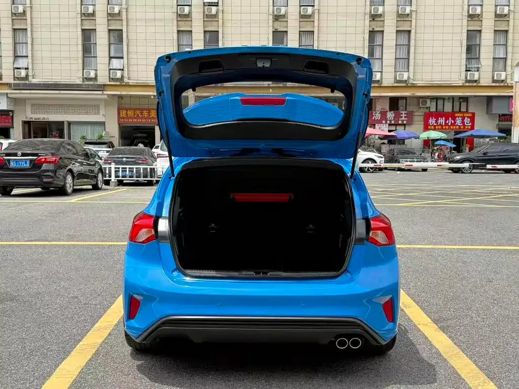 Ford Focus 2023 из CN, фото 9