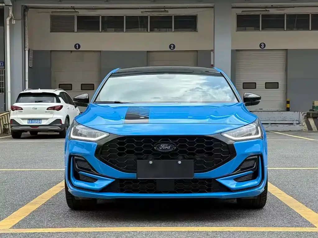 Ford Focus 2023 из CN, фото 6