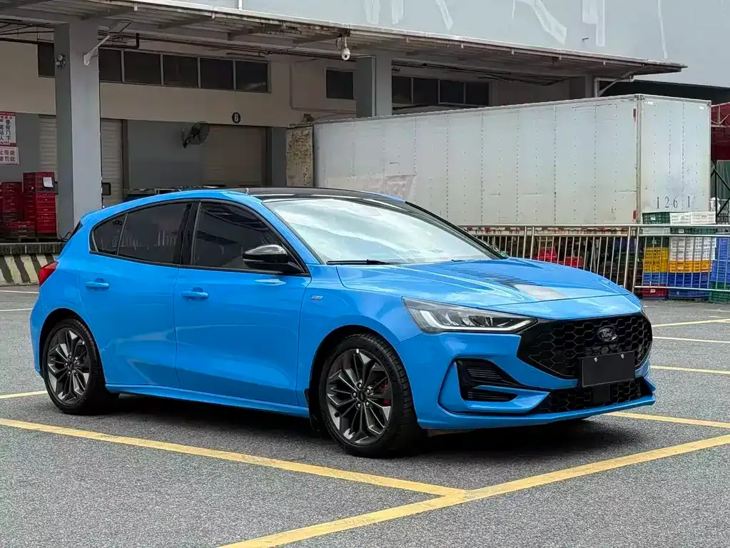 Ford Focus 2023 из CN, фото 7