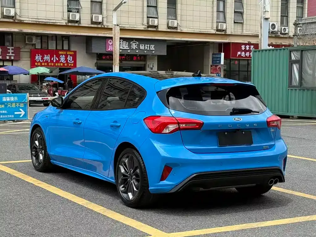 Ford Focus 2023 из CN, фото 8