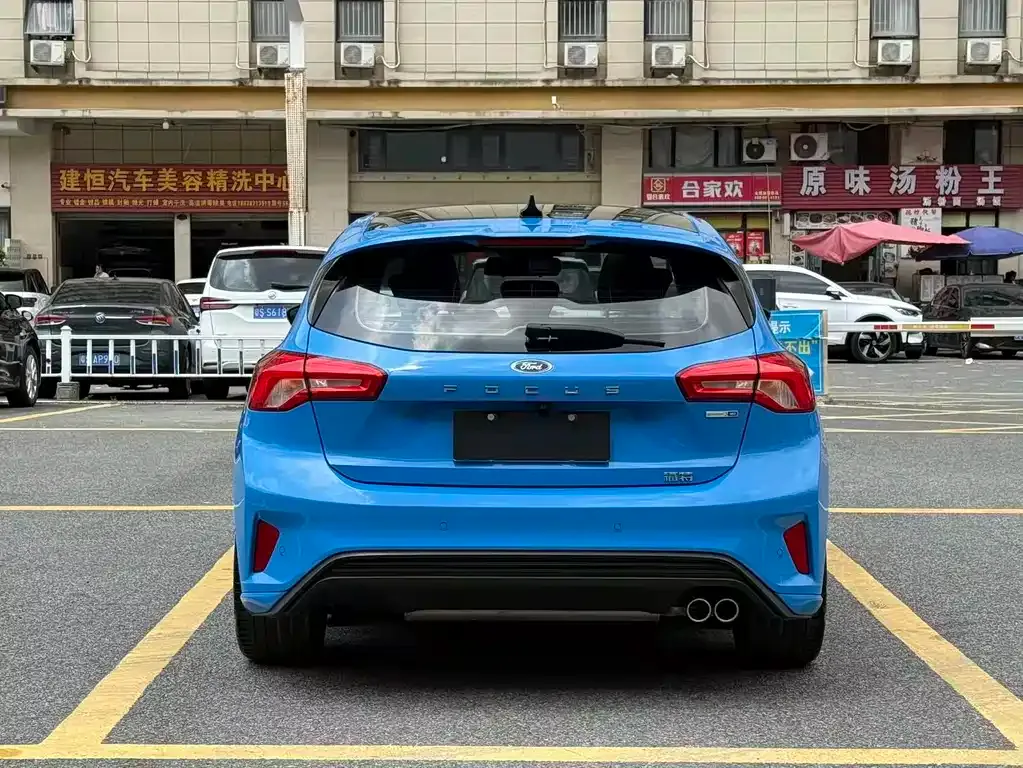Ford Focus 2023 из CN, фото 10