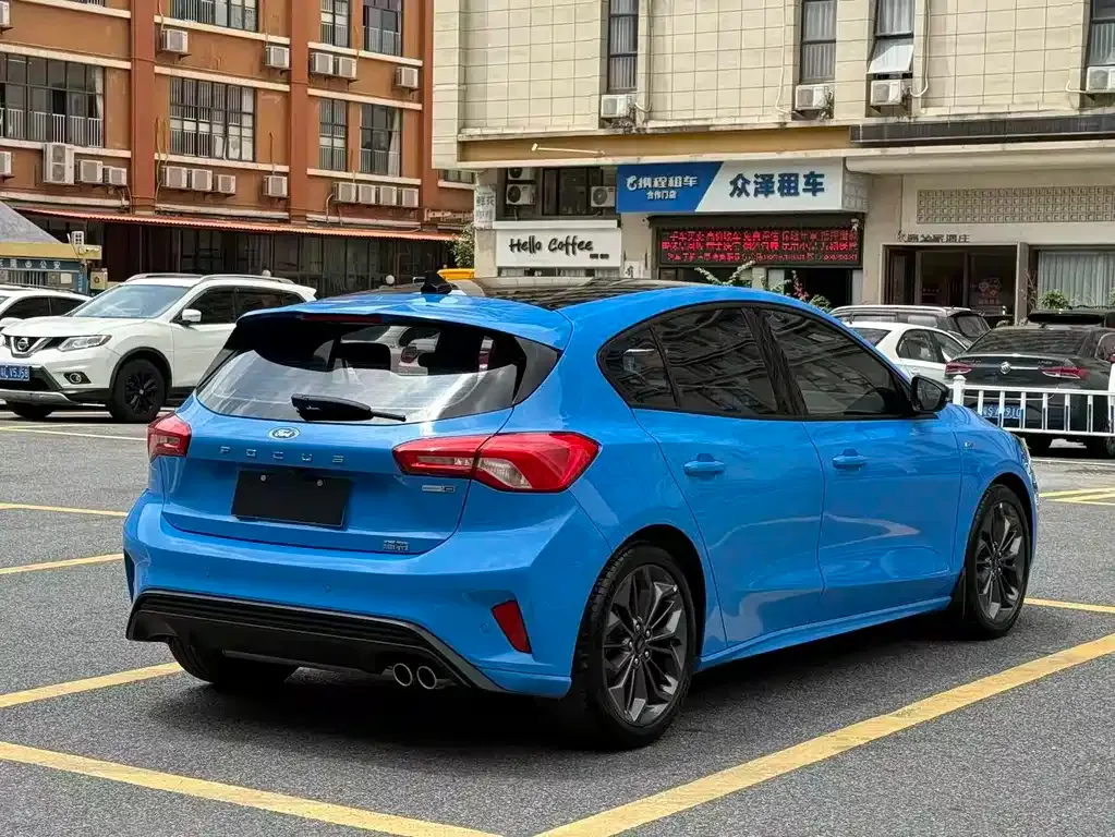 Ford Focus 2023 из CN, фото 4