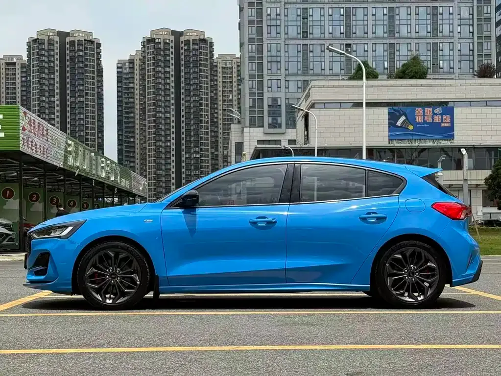 Ford Focus 2023 из CN, фото 5