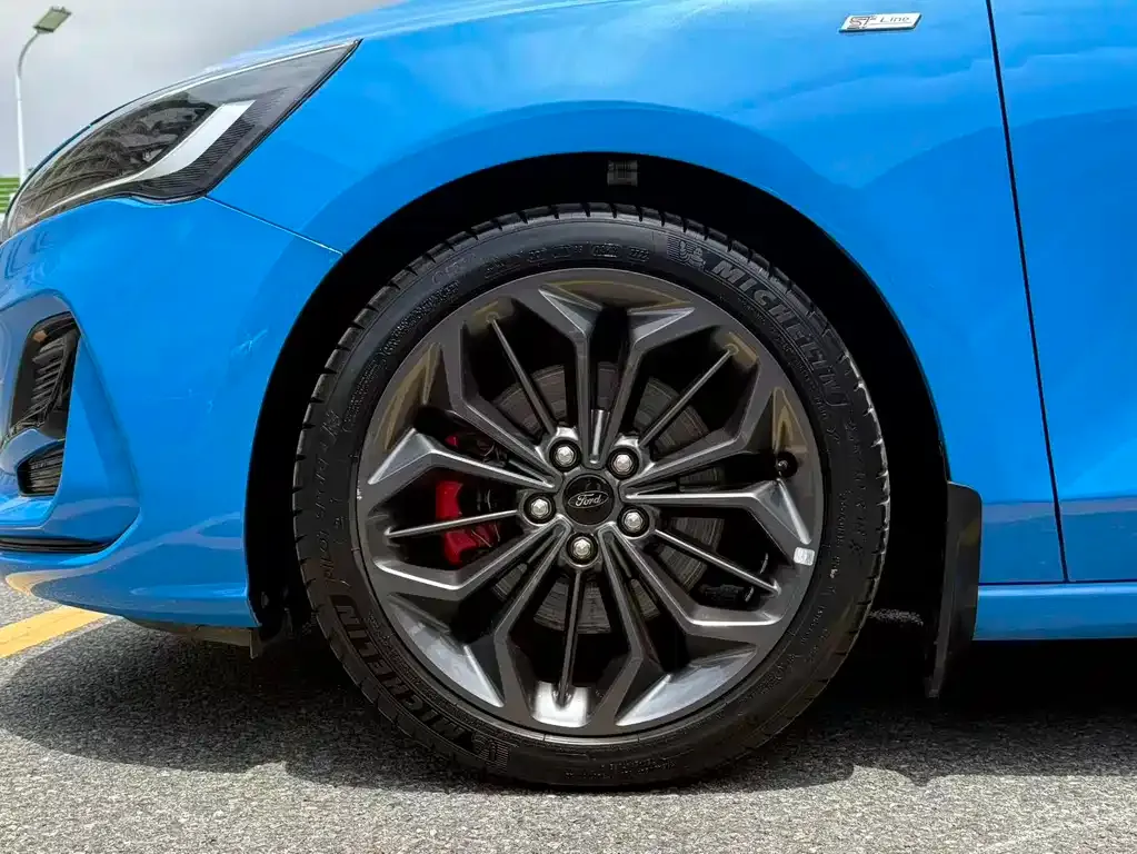 Ford Focus 2023 из CN, фото 2