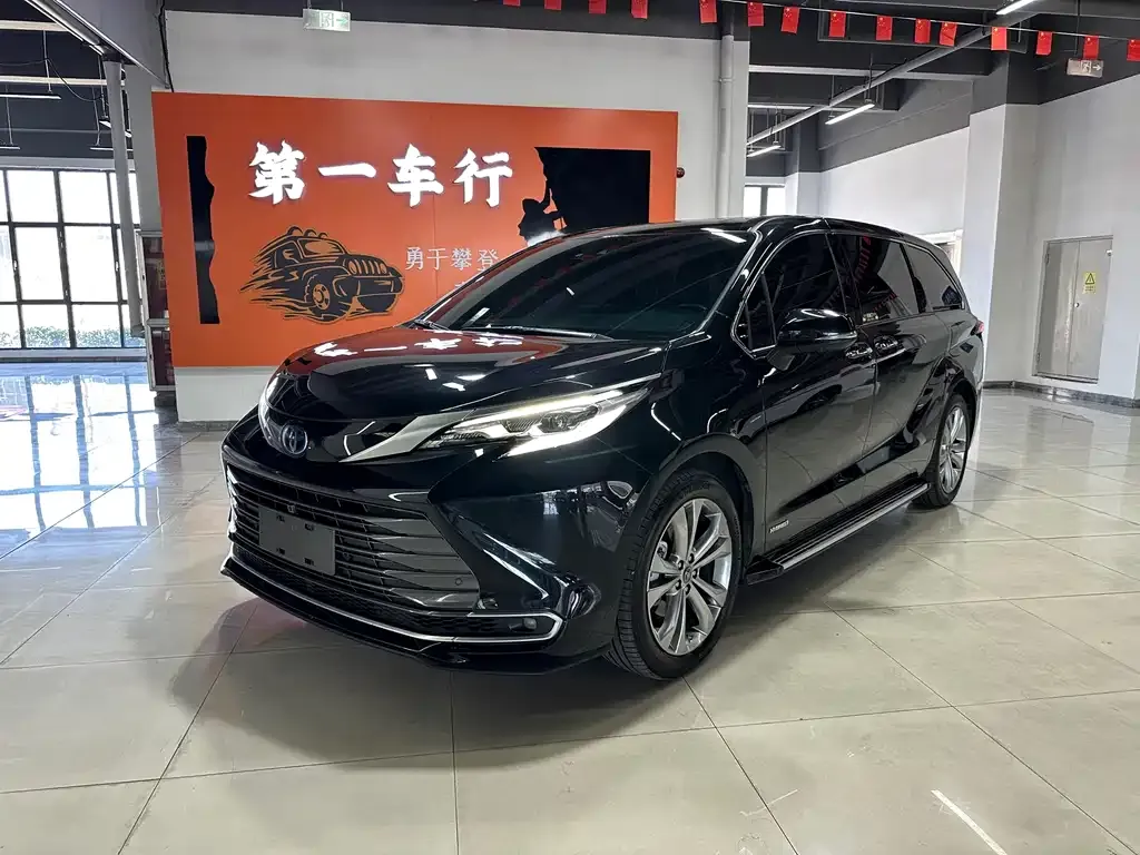 Toyota Sienna — фото 1