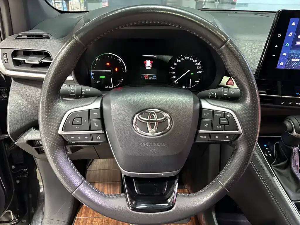 Toyota Sienna — фото 8