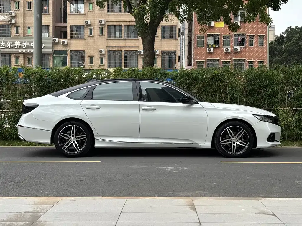 Honda Accord — фото 9