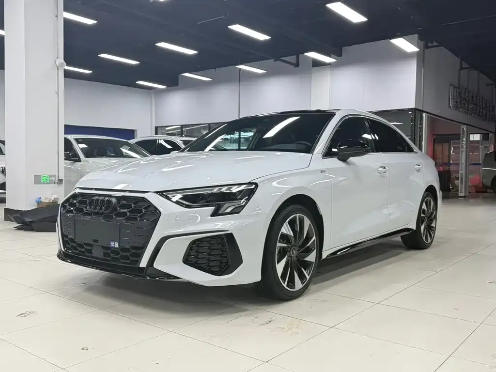 Audi A3 — фото 1