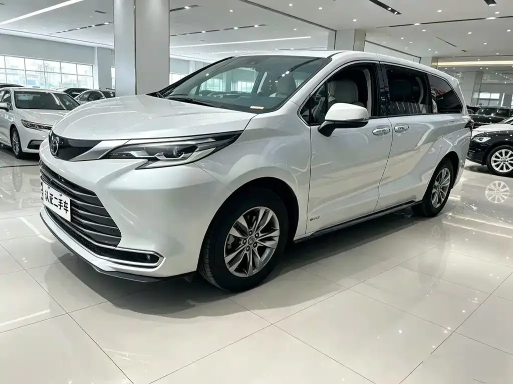Toyota Sienna — фото 1