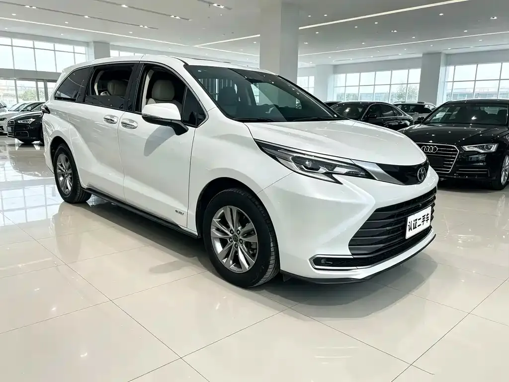 Toyota Sienna — фото 4