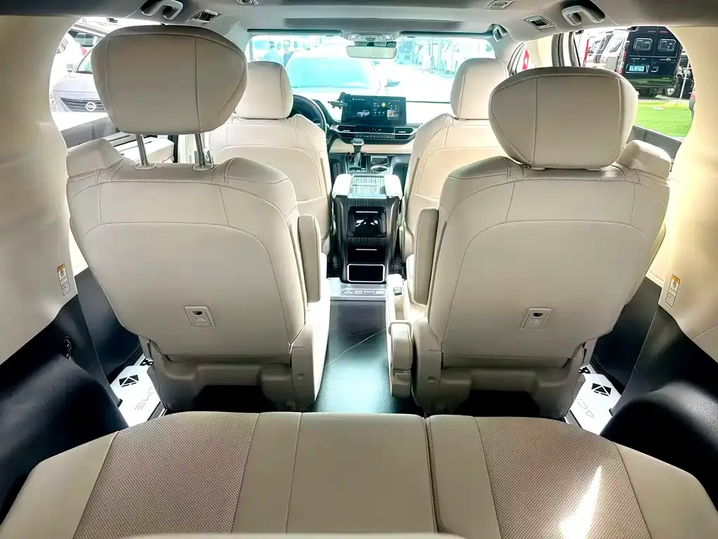 Toyota Sienna — фото 7