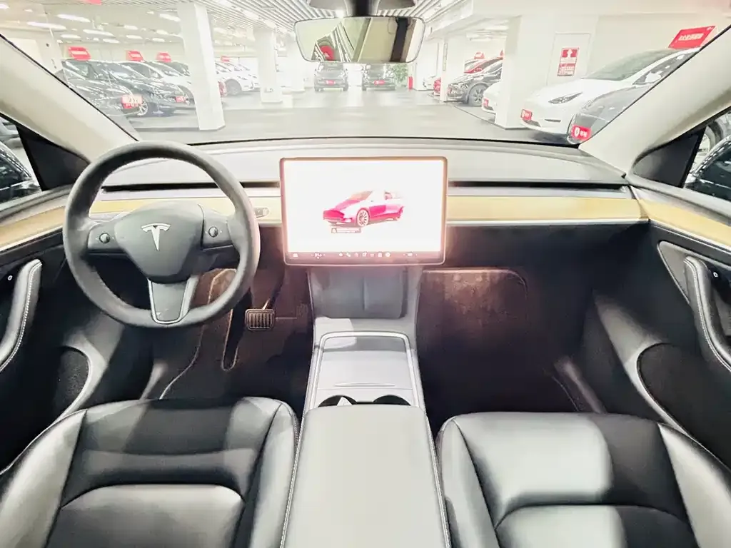 Tesla Model Y — фото 3