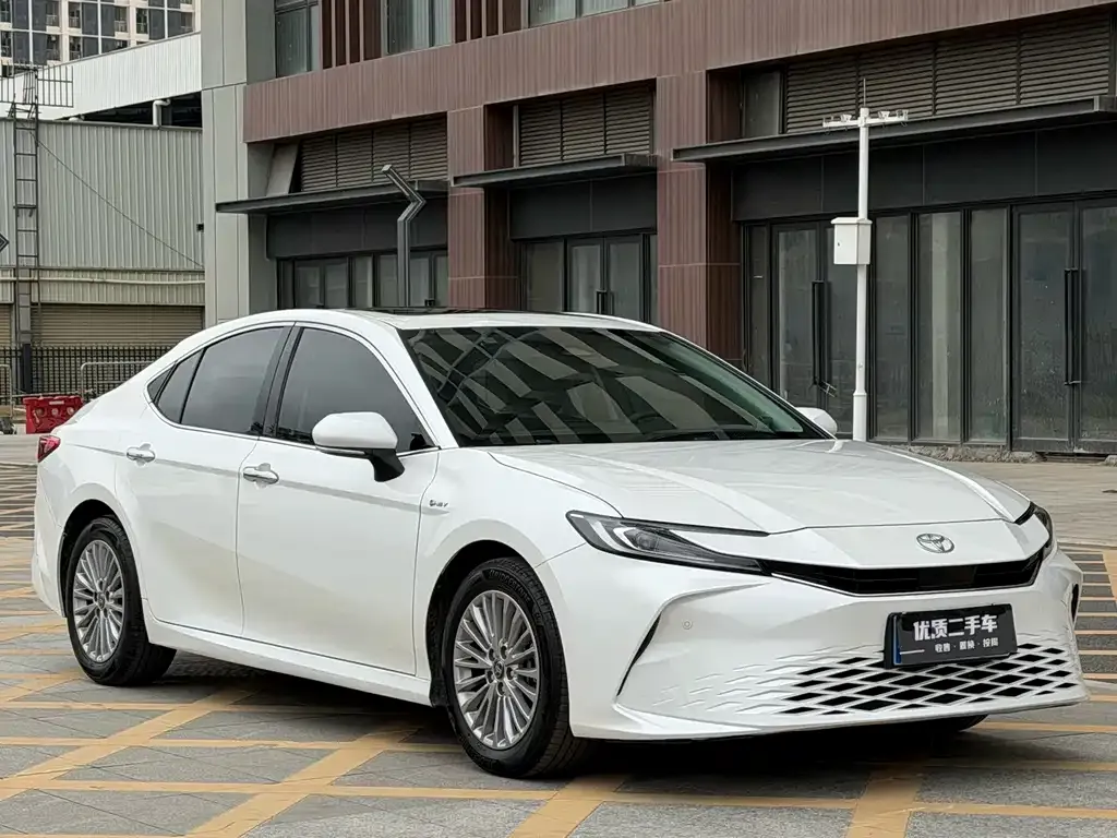 Toyota Camry — фото 3