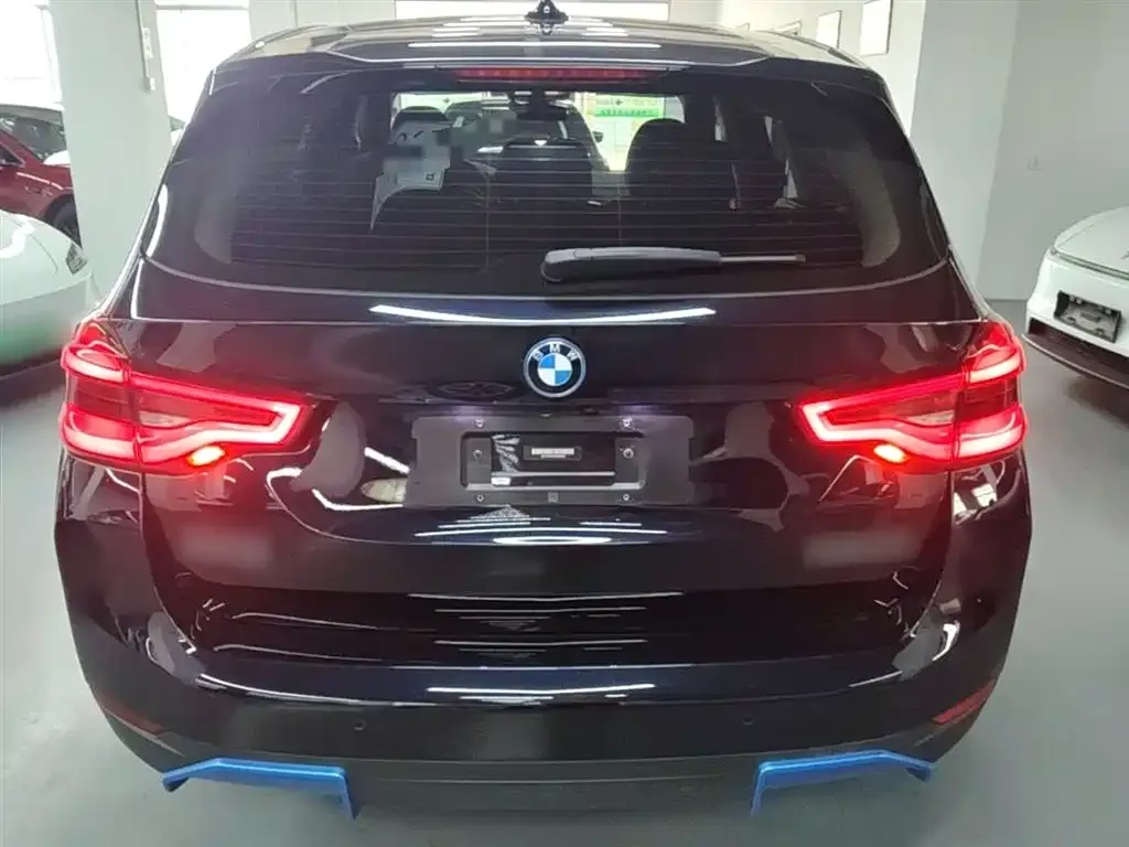 BMW iX3 — фото 5