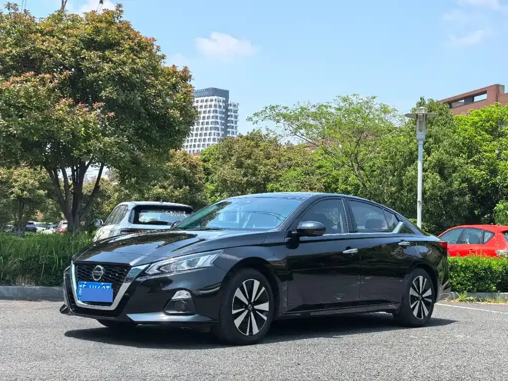 Nissan Teana — фото 1