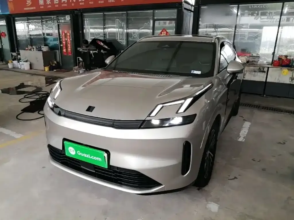 Lynk & Co 08 EM-P