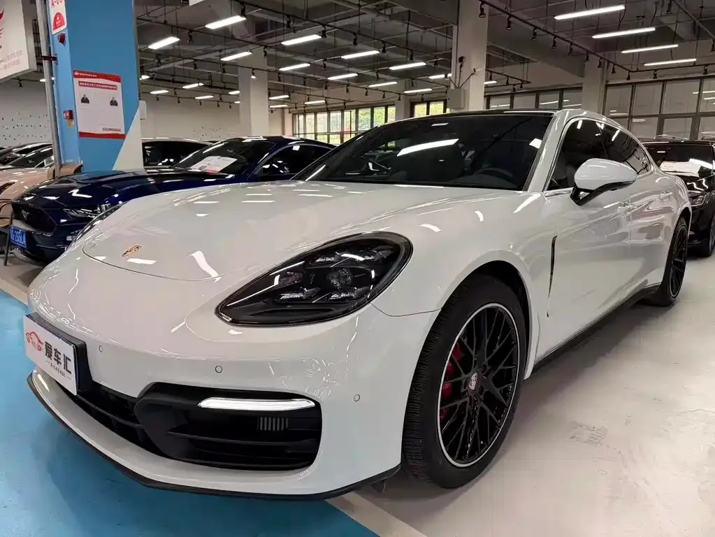 Porsche Panamera — фото 1