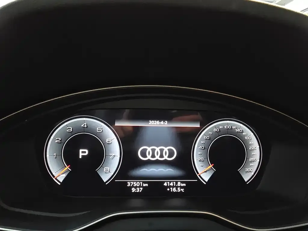 Audi Q5L — фото 10
