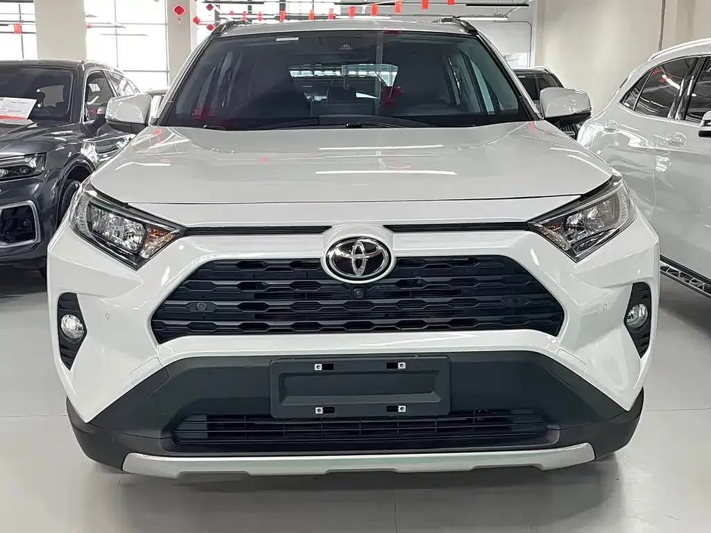 Toyota RAV4 — фото 8