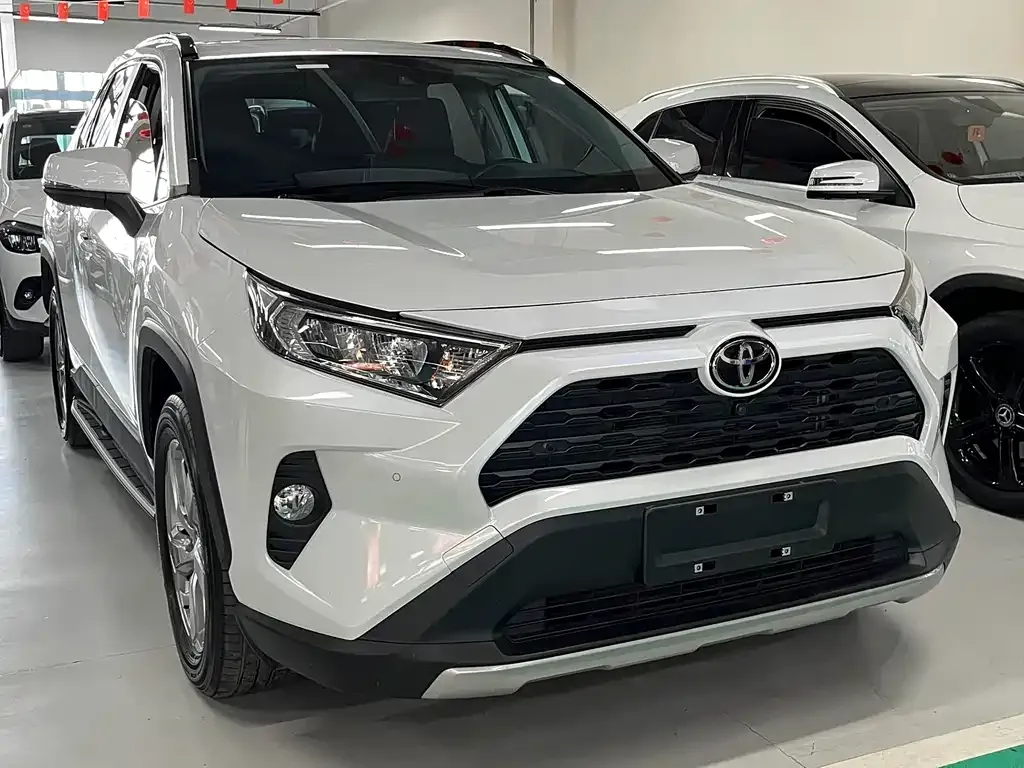 Toyota RAV4 — фото 7