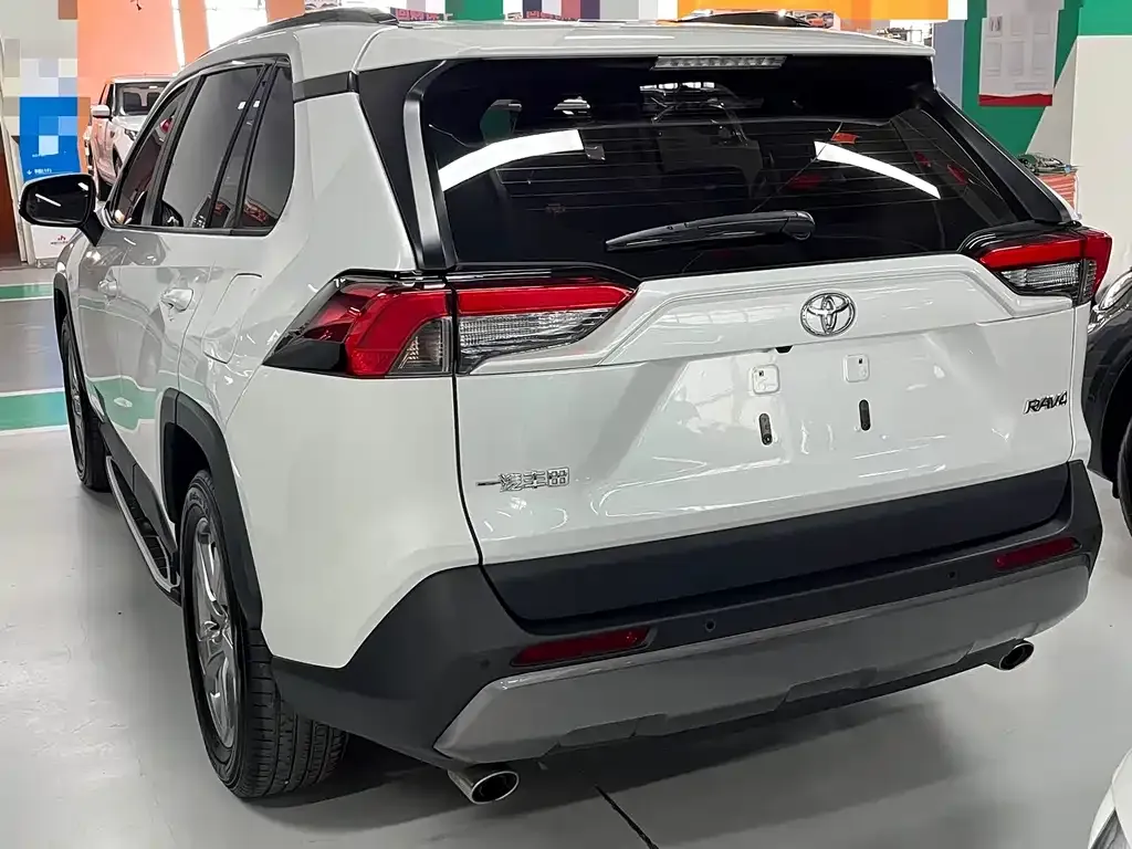 Toyota RAV4 — фото 9