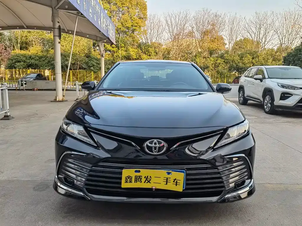 Toyota Camry — фото 10