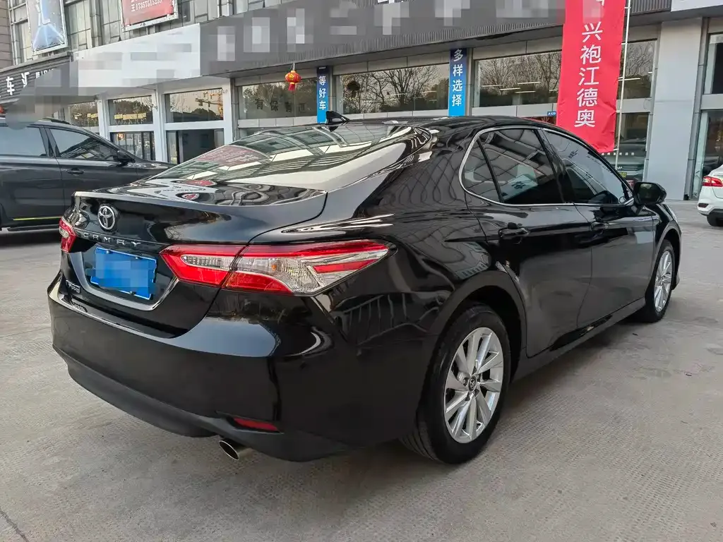 Toyota Camry — фото 8