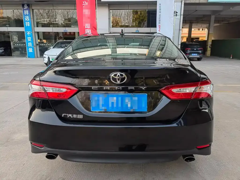 Toyota Camry — фото 5