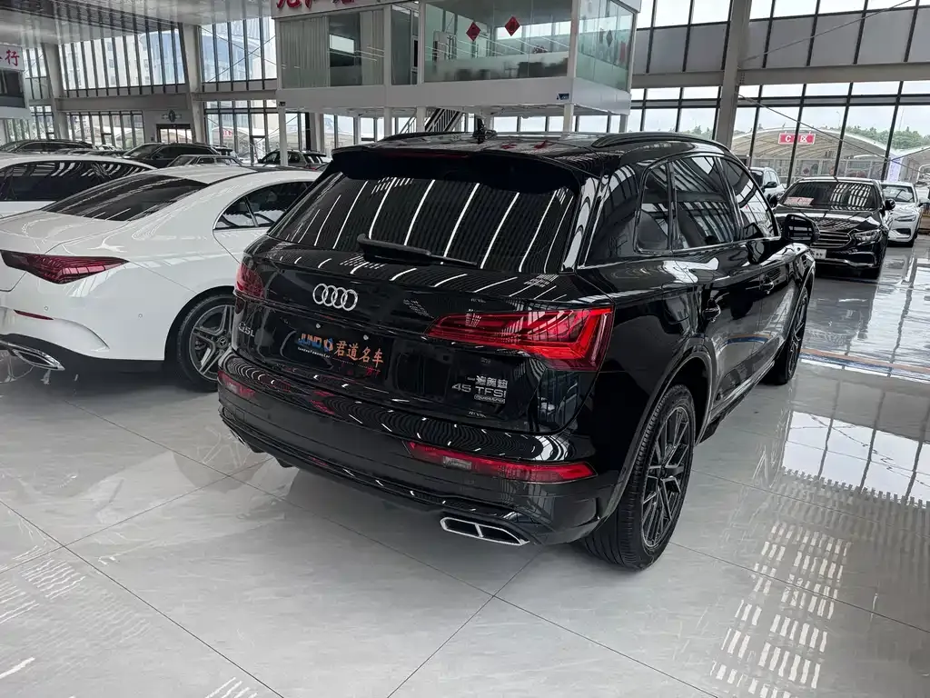 Audi Q5L — фото 3
