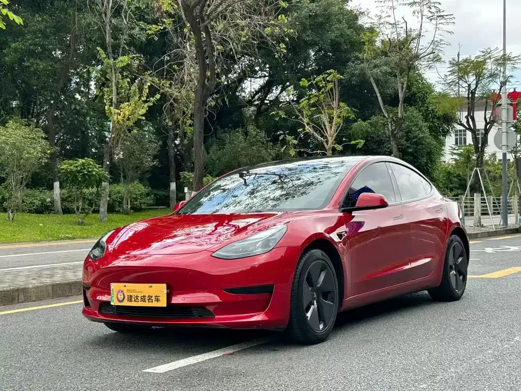 Tesla Model 3 — фото 1