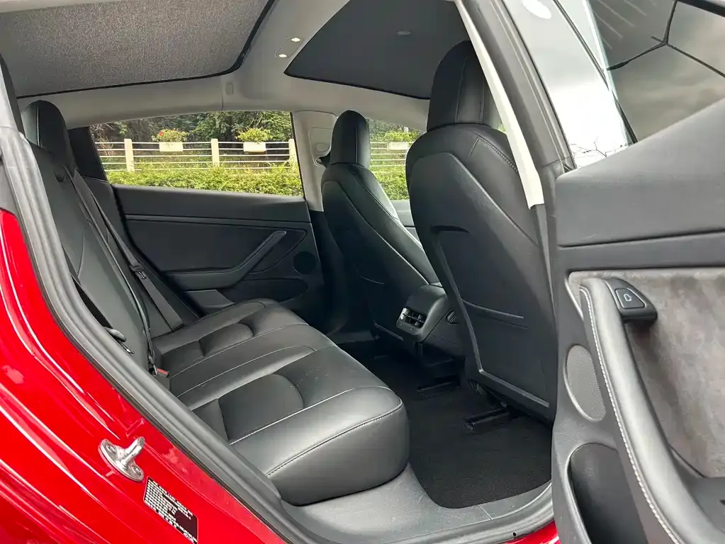 Tesla Model 3 — фото 2
