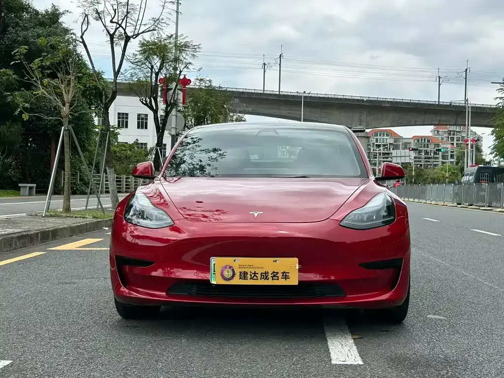 Tesla Model 3 — фото 8