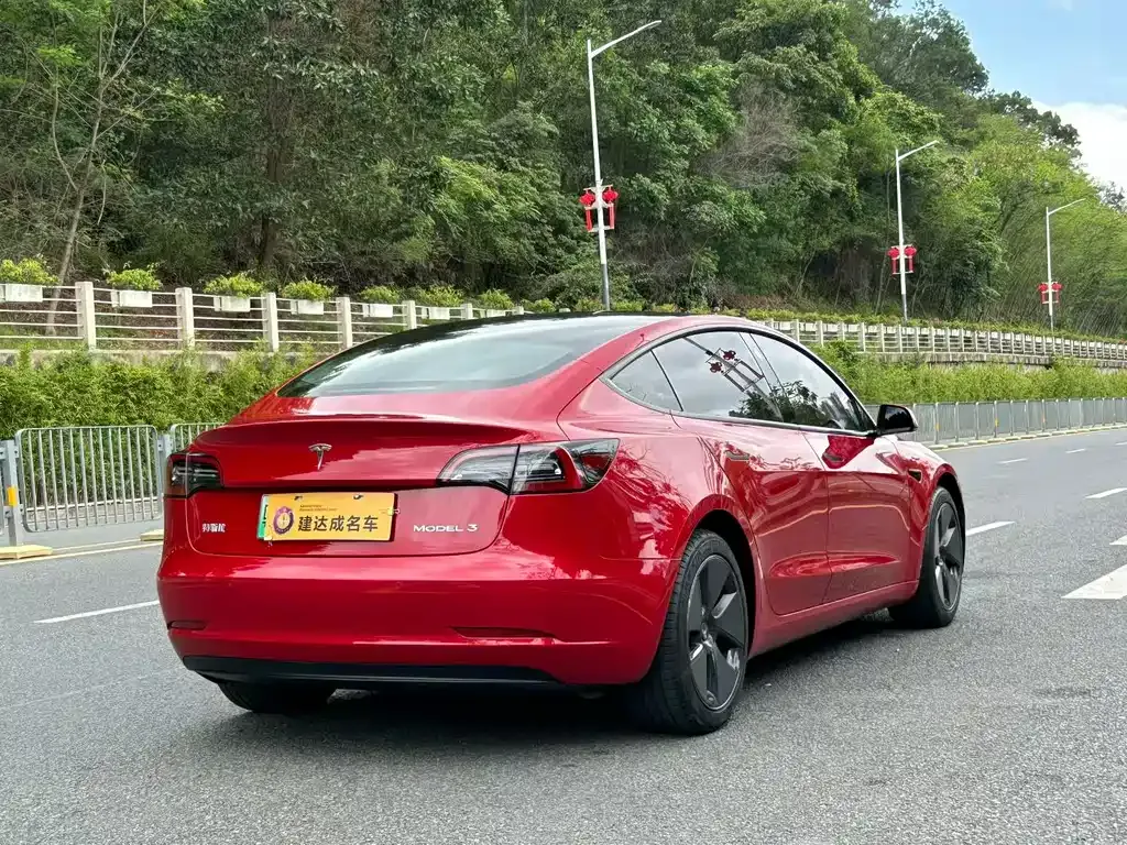 Tesla Model 3 — фото 9