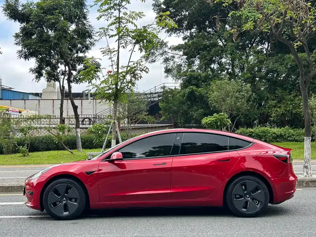 Tesla Model 3 — фото 10