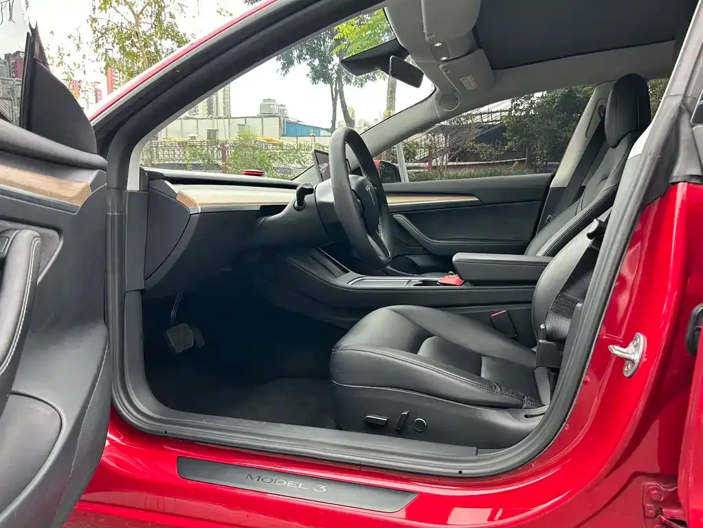 Tesla Model 3 — фото 4
