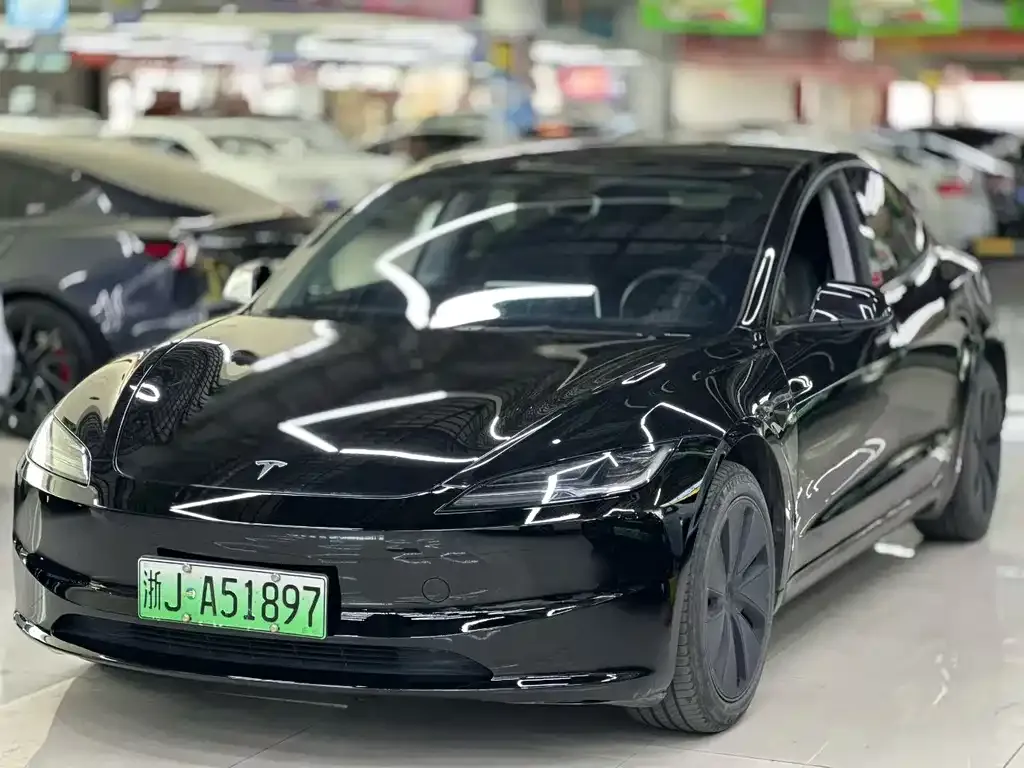 Tesla Model 3 — фото 1