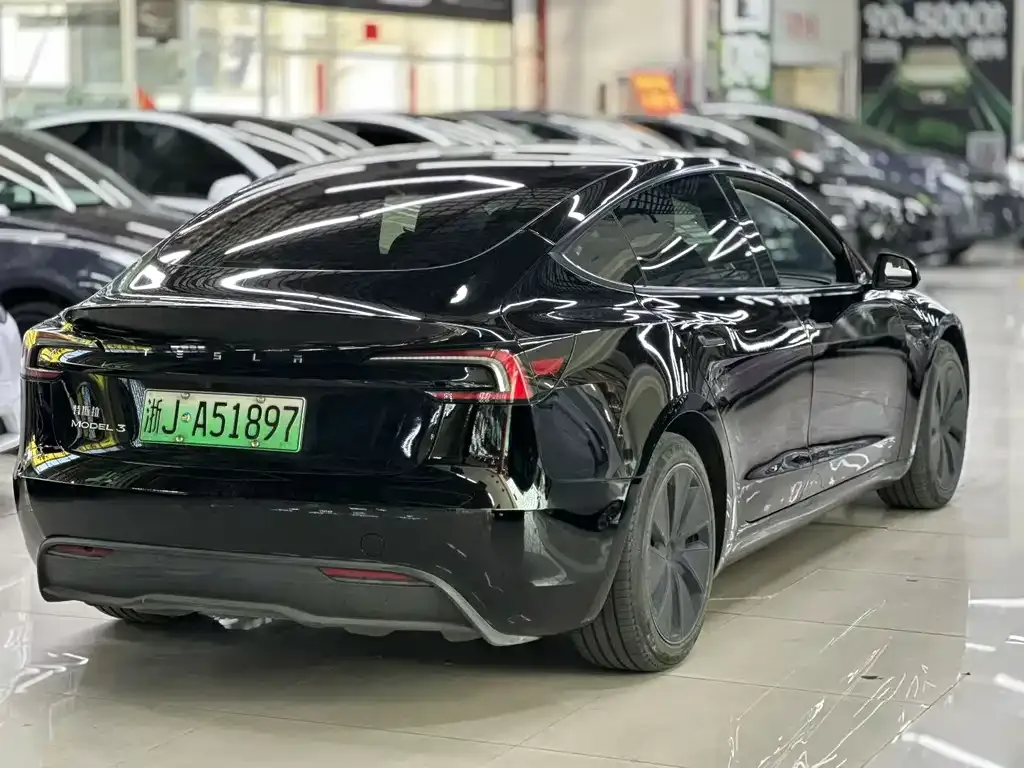 Tesla Model 3 — фото 5