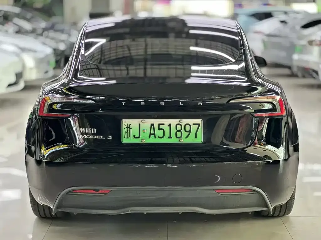 Tesla Model 3 — фото 8