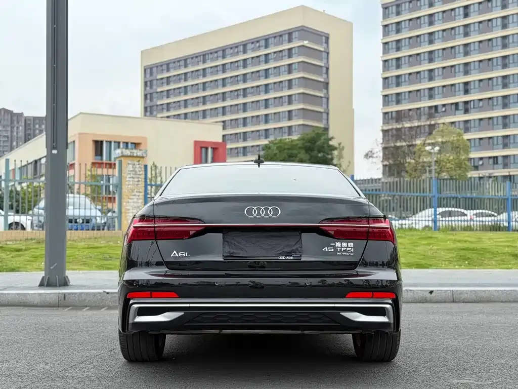 Audi A6L — фото 9