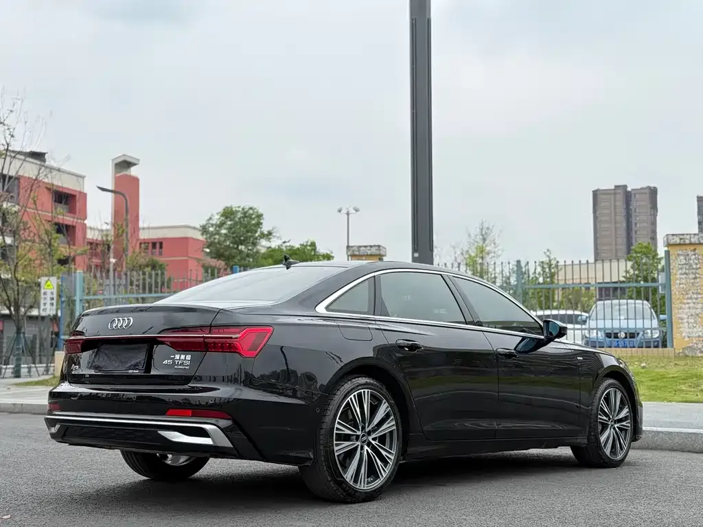 Audi A6L — фото 10