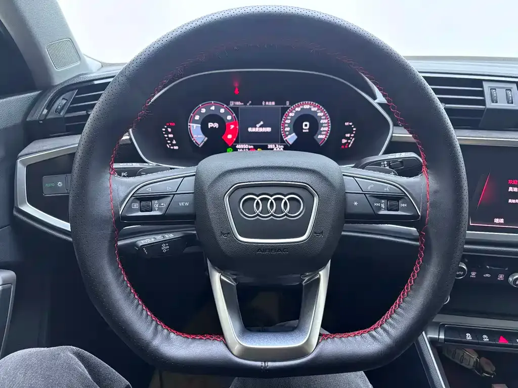 Audi Q3 — фото 10
