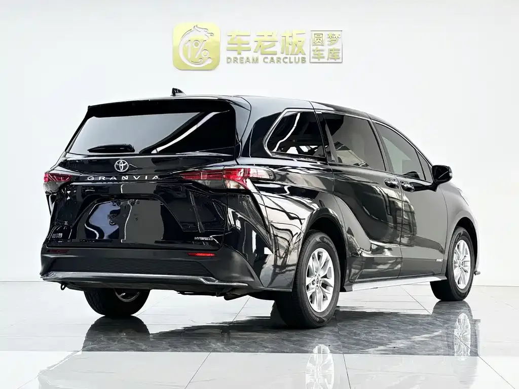 Toyota Granvia — фото 10