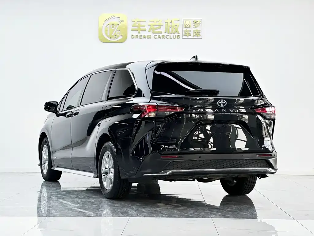 Toyota Granvia — фото 7