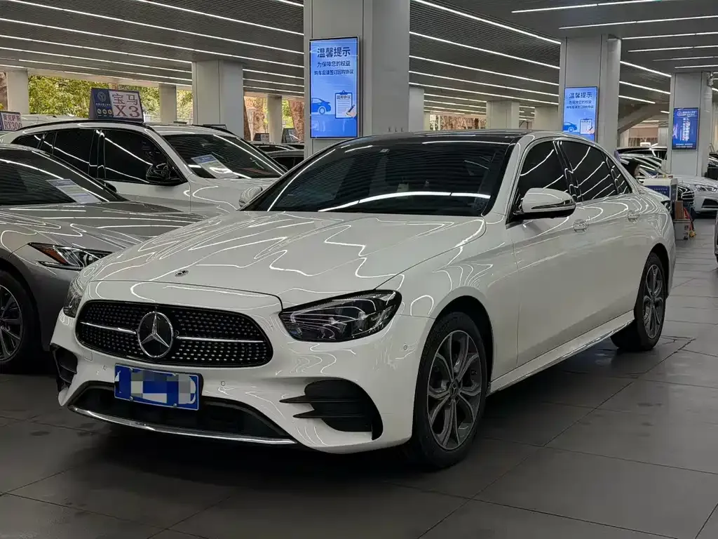 Mercedes-Benz E-Class — фото 1