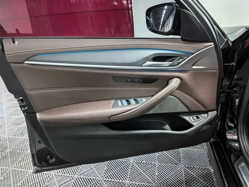 BMW 5 Series New Energy — фото 8