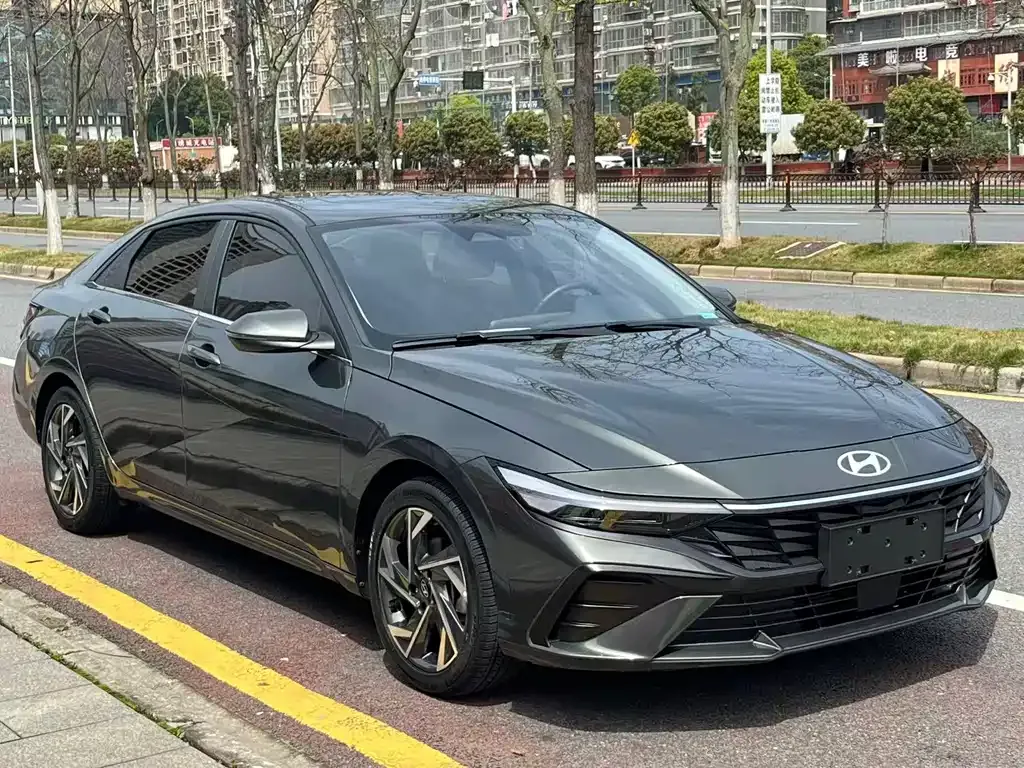 Hyundai Elantra — фото 10