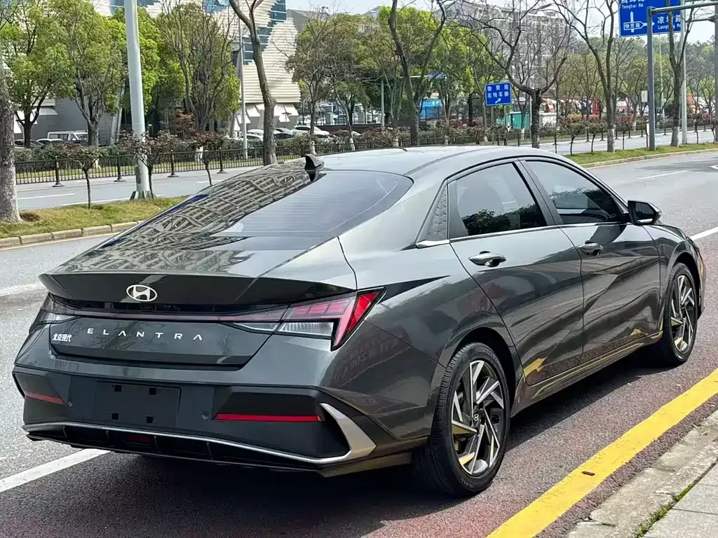 Hyundai Elantra — фото 8