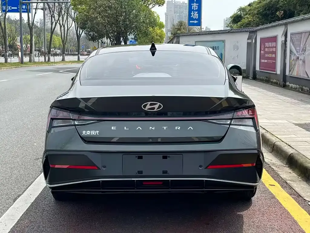Hyundai Elantra — фото 6