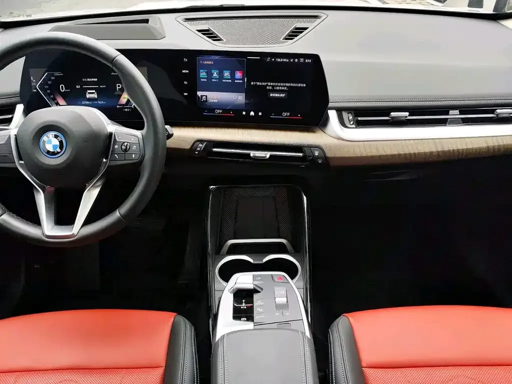 BMW iX1 2025 из CN, фото 3