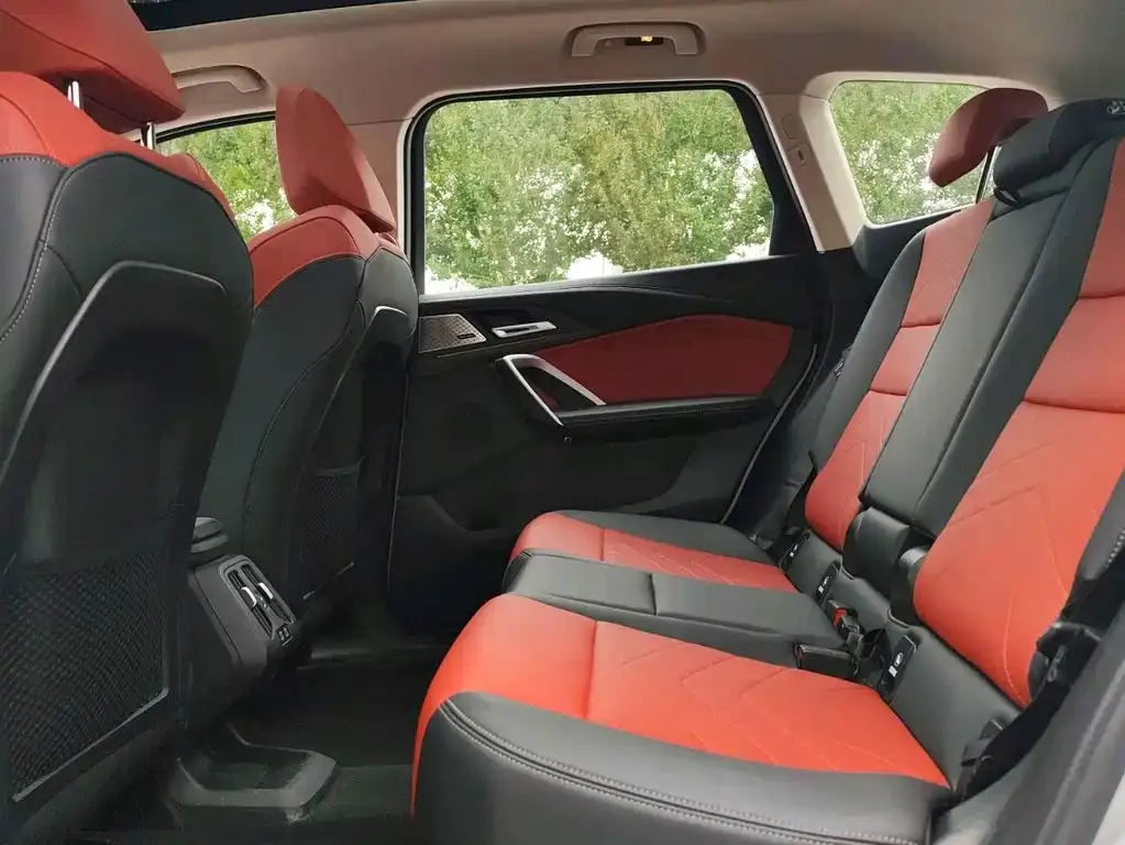 BMW iX1 2025 из CN, фото 6